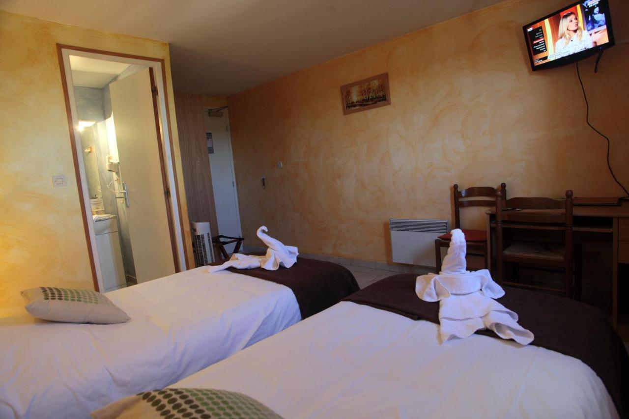 Logis Hotel Le Pressoir Сен-Шиньян Екстер'єр фото